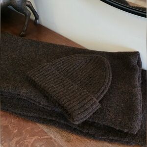 Lyla + Luxe 🇨🇦 - Winter Beanie & Scarf - Chocolate Brown